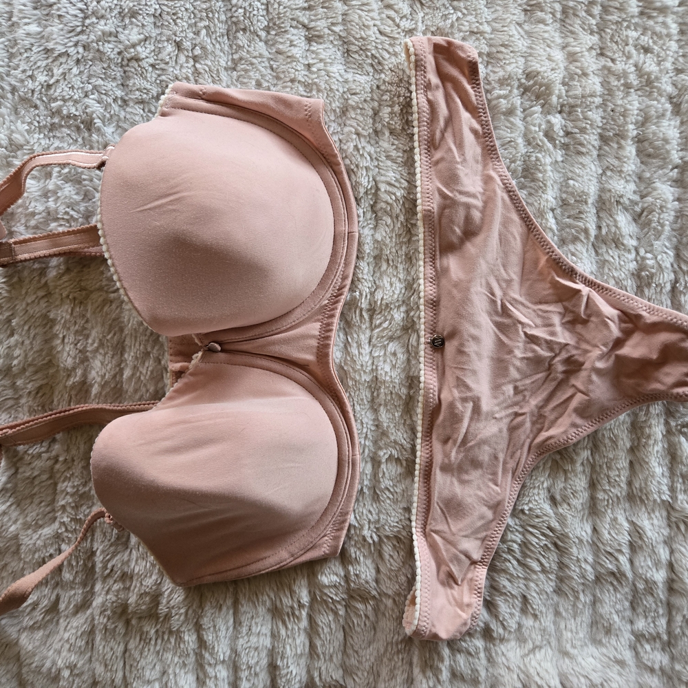Elegant Pink Women's Intimate Set